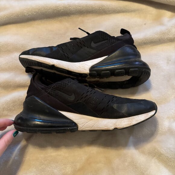 270 Air Max Nike Sneakers - Picture 2 of 3